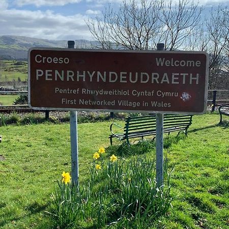 Penrhyndeudreath Snowdonia Rock Cottage - Cosy And Pet Friendly المظهر الخارجي الصورة