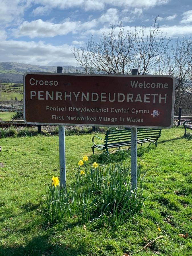 Penrhyndeudreath Snowdonia Rock Cottage - Cosy And Pet Friendly المظهر الخارجي الصورة